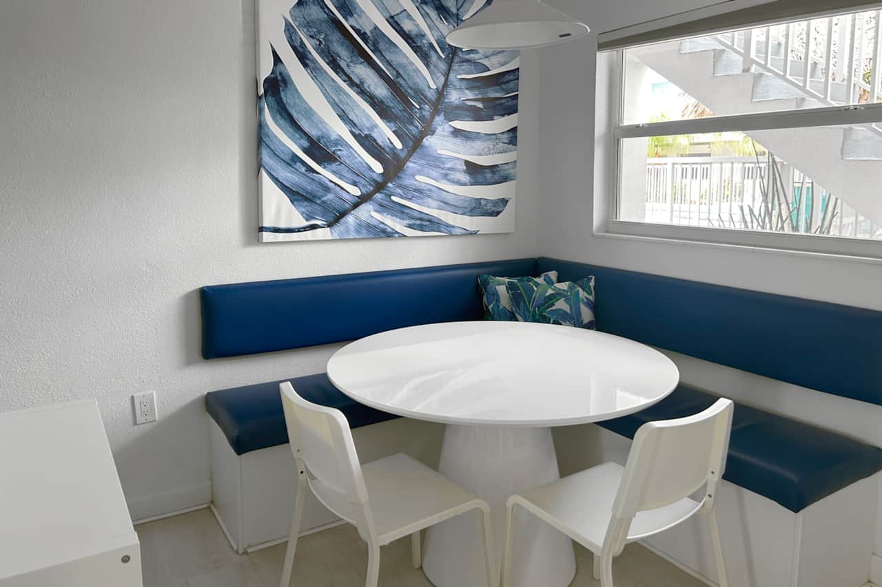 Unit #21 Dining1