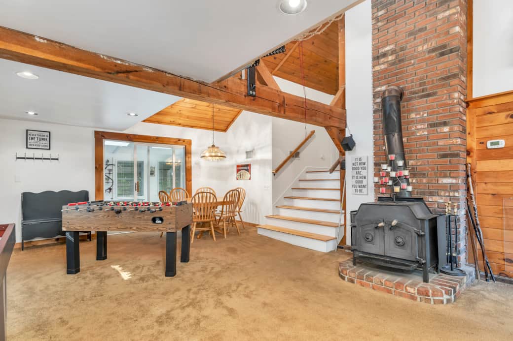 7 Acorn Dr057