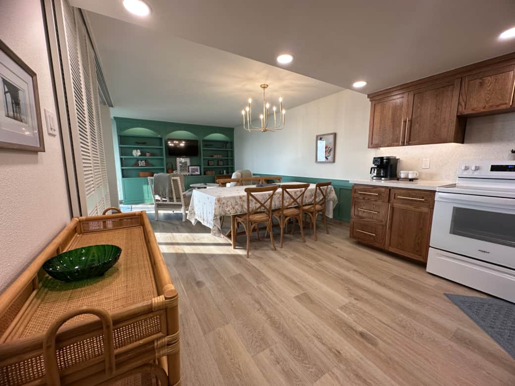 Open concept living, kitchen and dining room make it easy to spend time together. Open concept living, kitchen and dining room make it easy to spend time together.