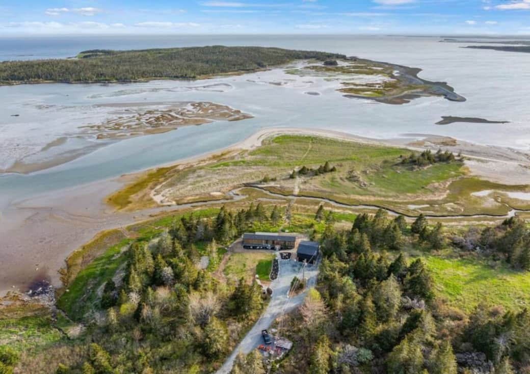 Secluded peninsula retreat with panoramic bay views & beach access Secluded peninsula retreat with panoramic bay views & beach access