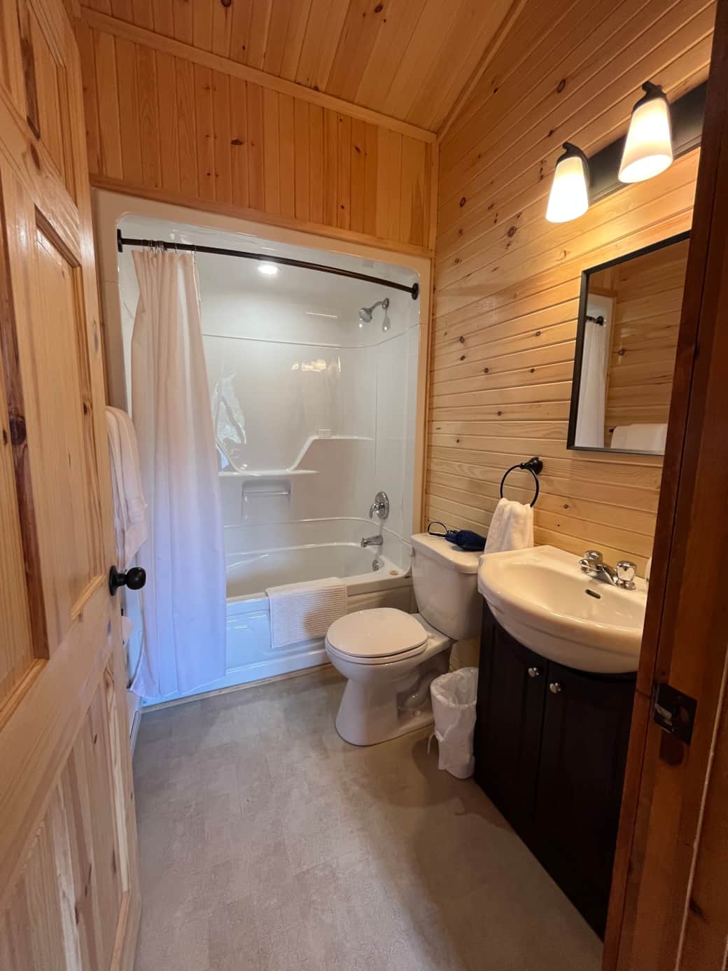 Full Bathroom Full Bathroom