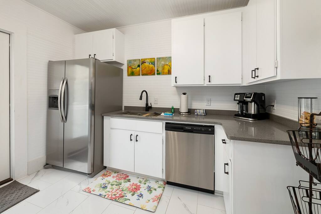 Full Kitchen 1