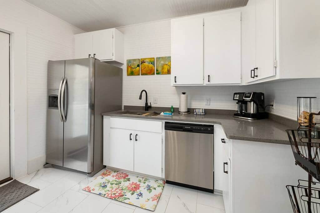Full Kitchen 1