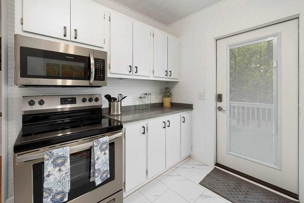 Full Kitchen 3