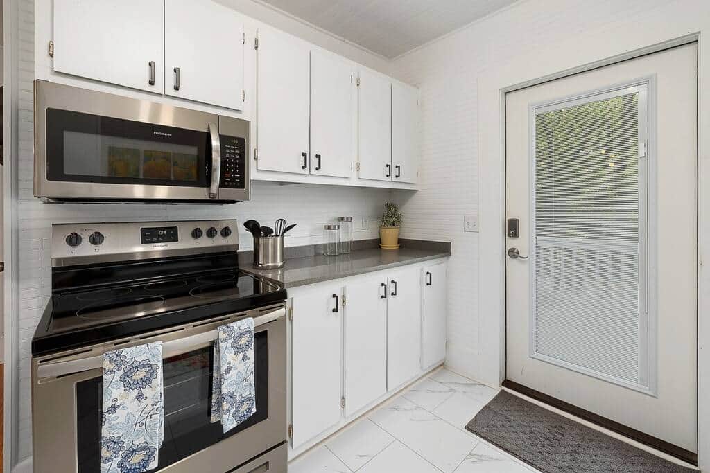 Full Kitchen 3