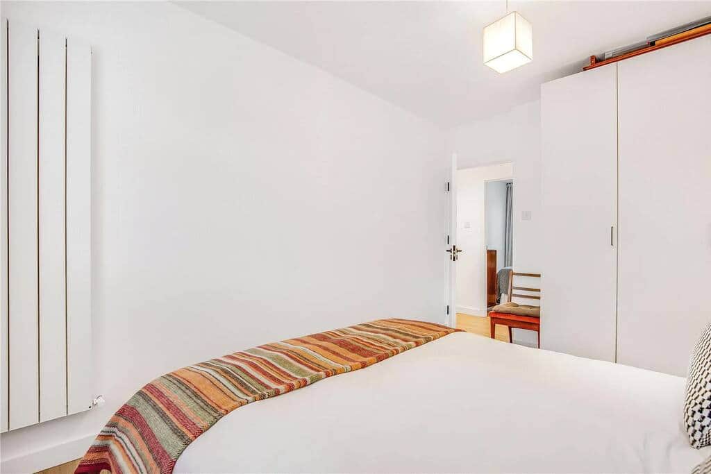 Another aspect of the master bedroom, with king size bed.