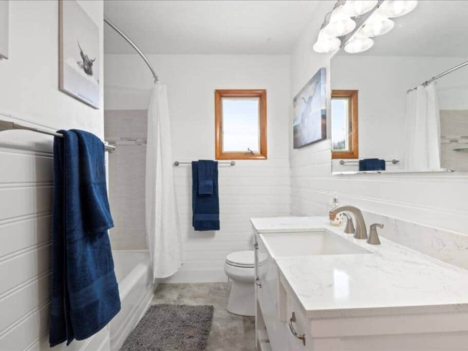 Full Bathroom