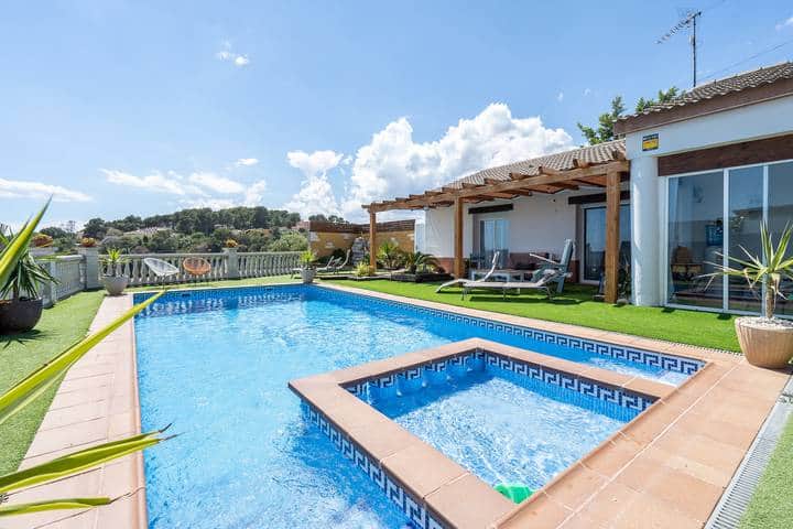 Jacuzzi Pool