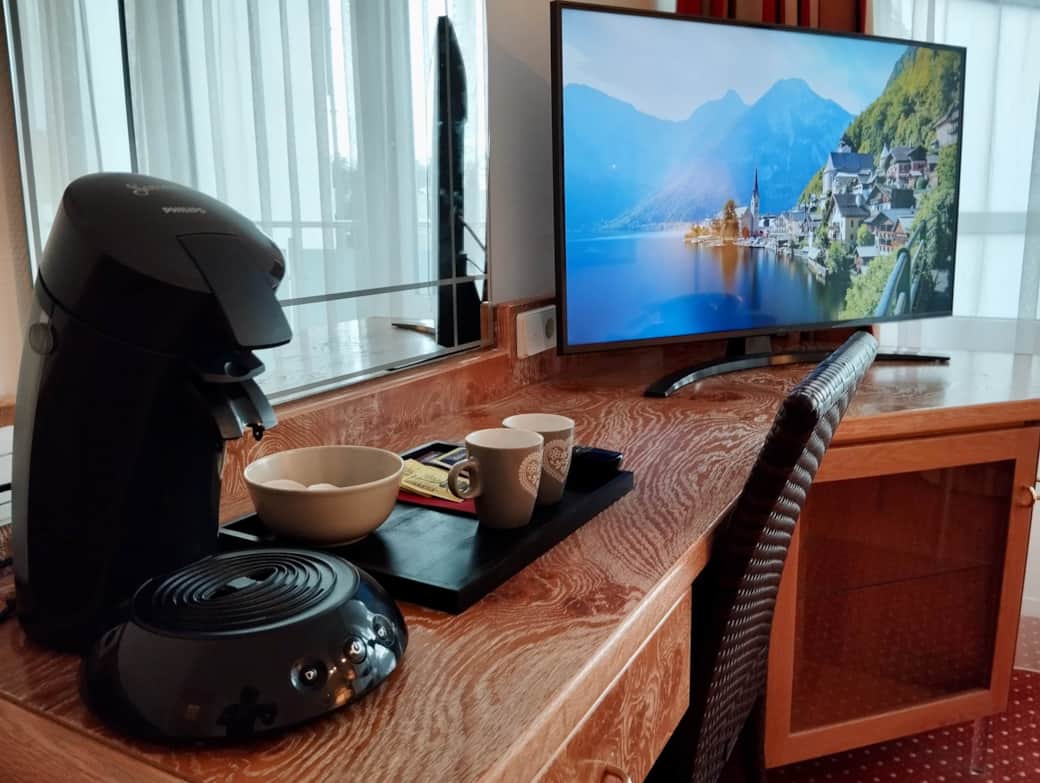 Kaffeemaschine und Fernseher