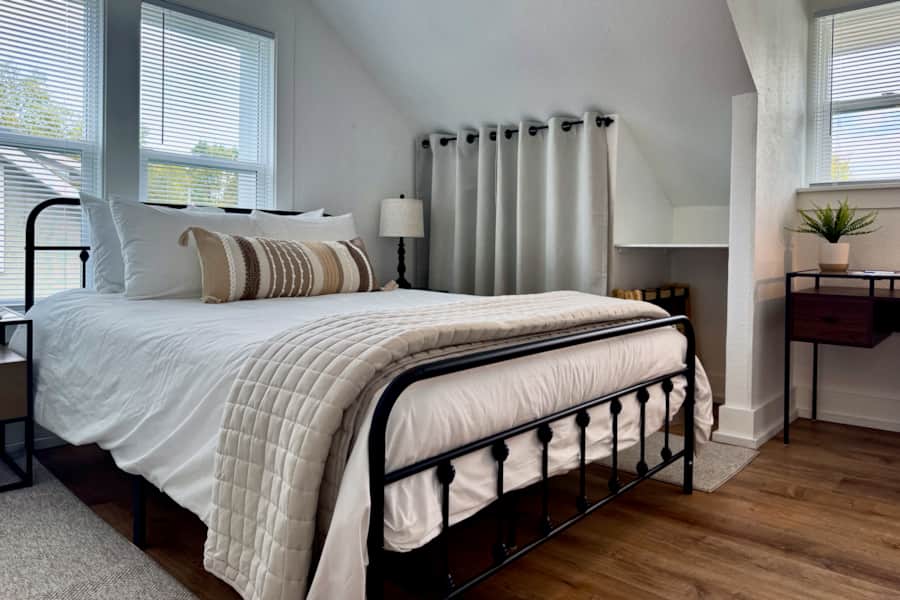Queen bedroom at Surf & Serenity House