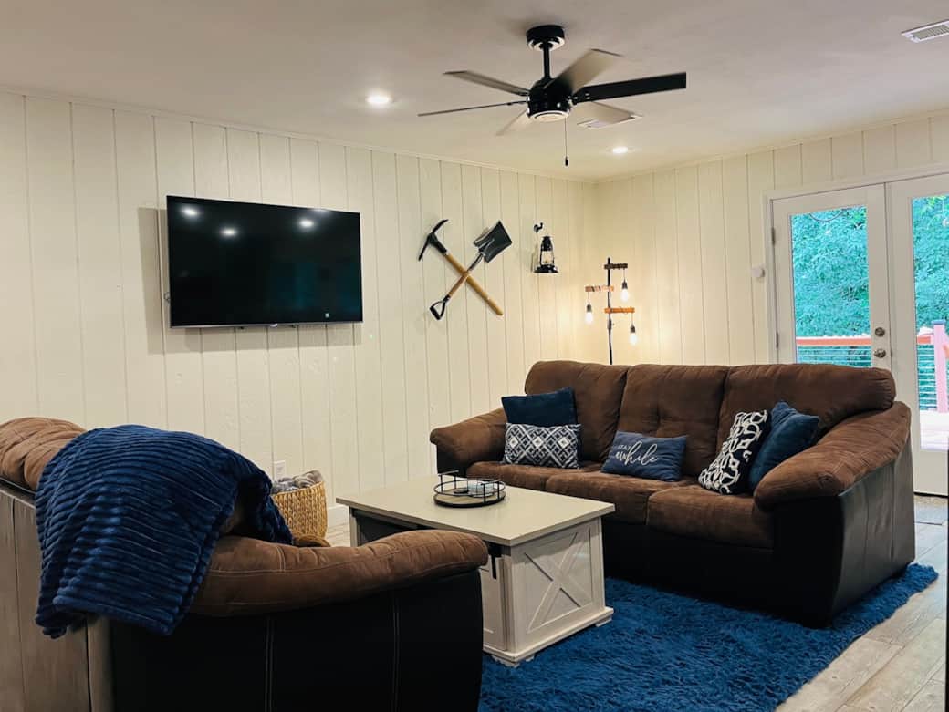 Living room leads to the back deck