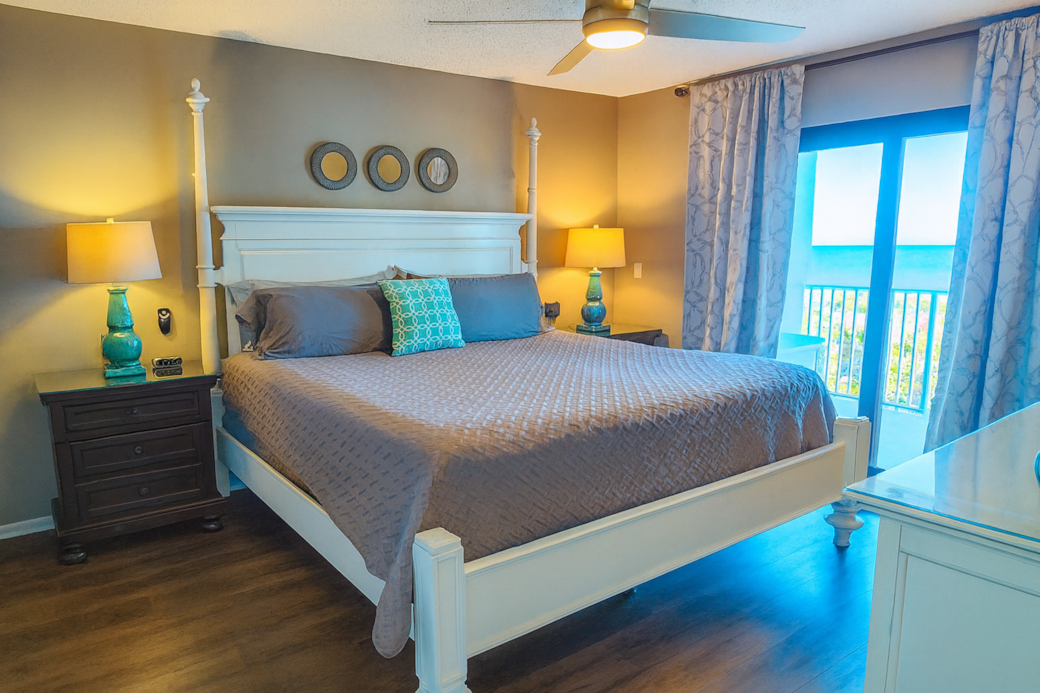 King bedroom with ocean view