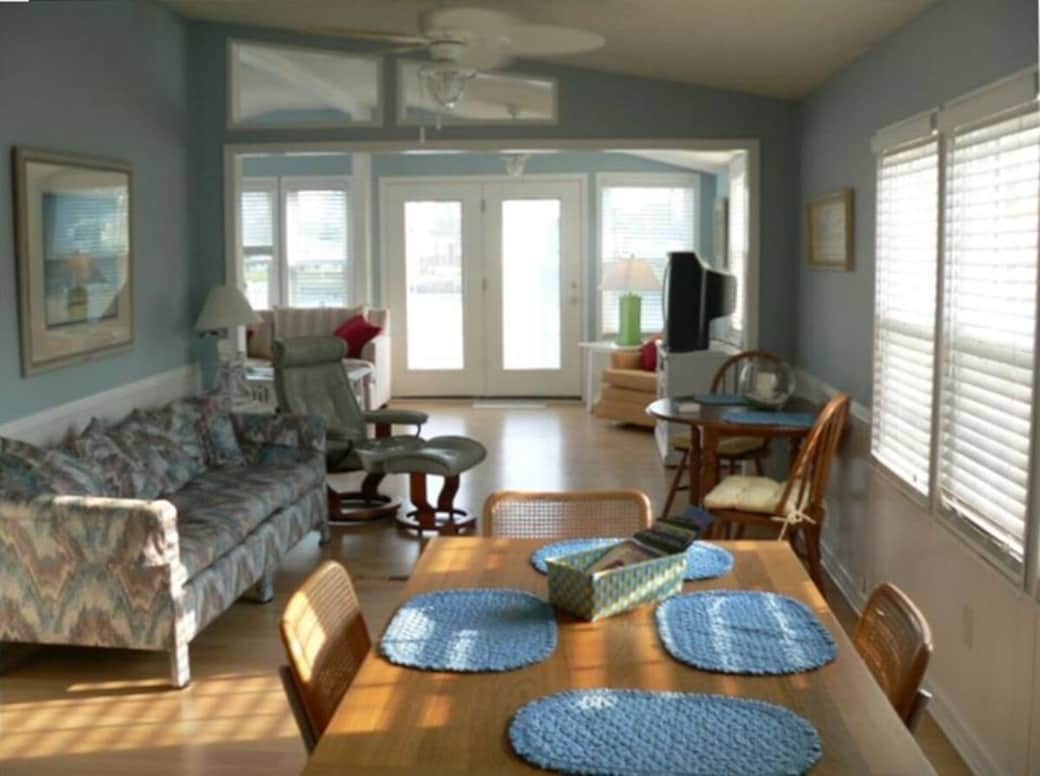 Open Floorplan with tons of windows and light!