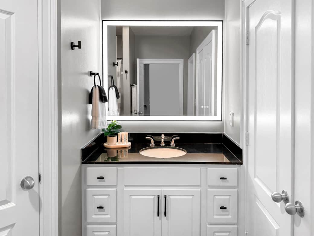 Stadium Bathroom w/ Walk-in closet