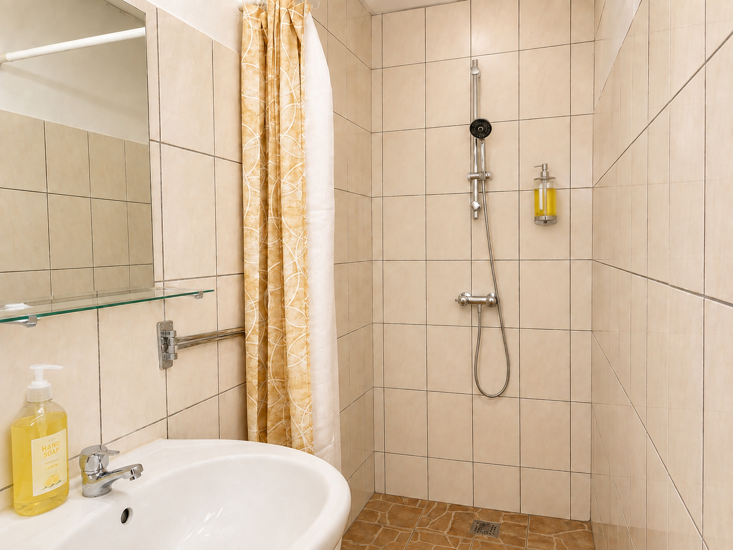yellow shower room - Copy.png