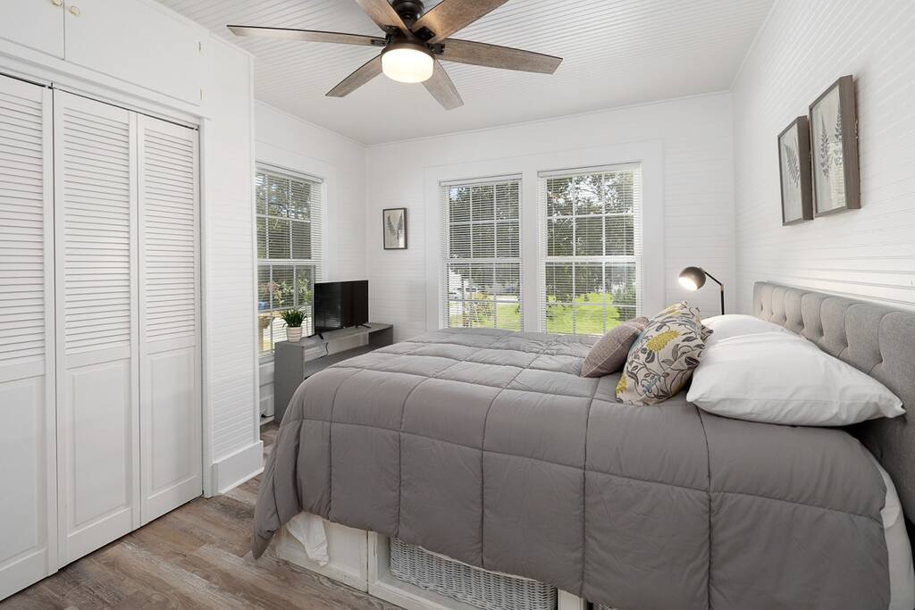 Queen Size Bed Side View