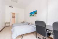 2.Hab privada con cama doble y 2 singles (Gran Vía)