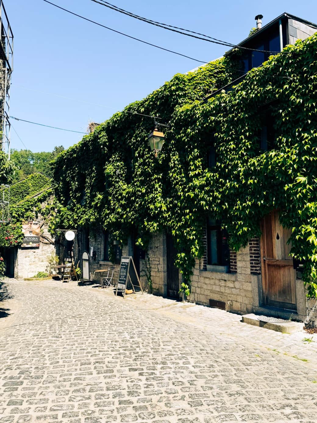 In de kleine straatjes van het historische centrum. Ontbijten kan net naast de deur en alle overige gastronomische verwennerijen bevinden zich op een steenworp.