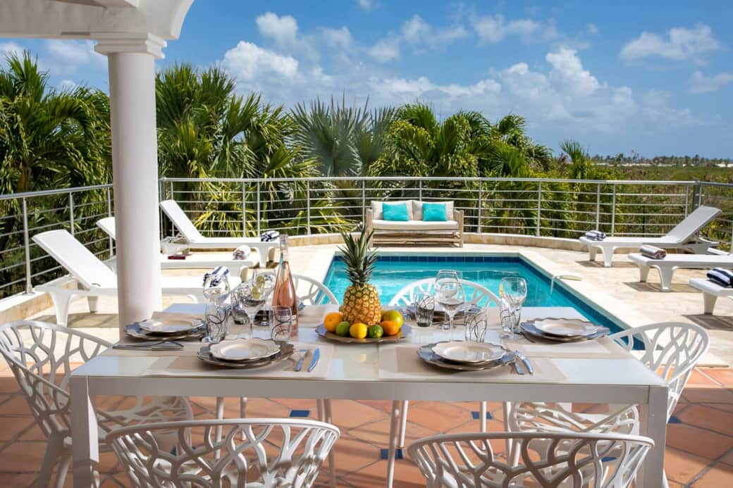 Outdoor area with dining area and swimming pool Filao 