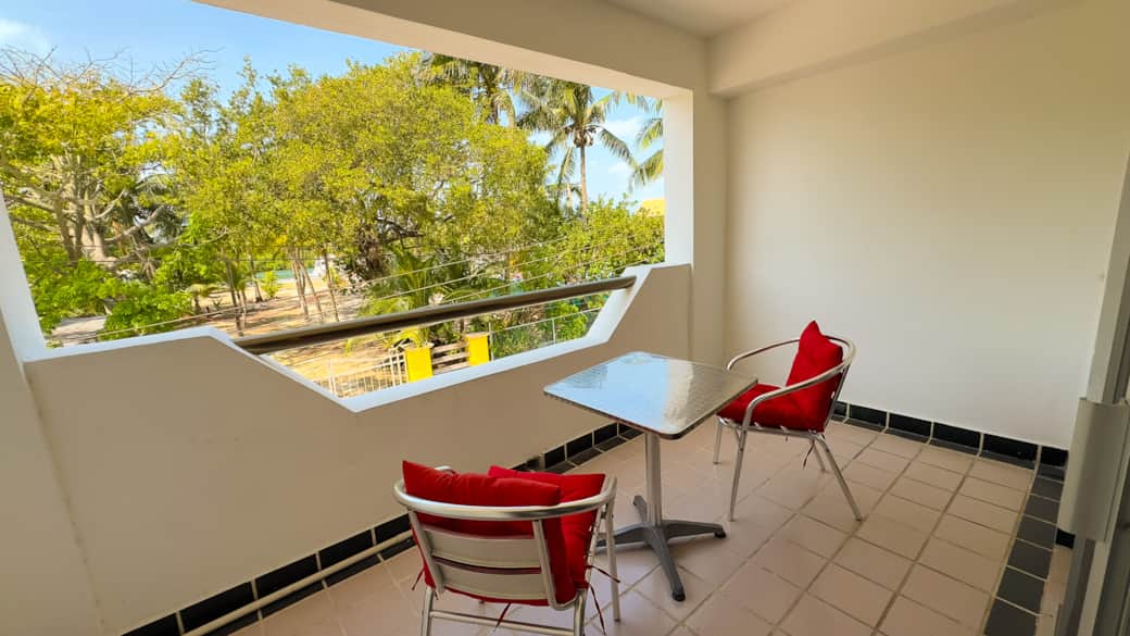Balcón privado para disfrutar tu café por la mañana o la brisa por la tarde