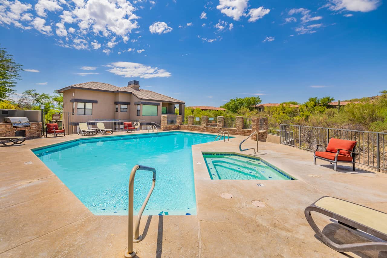 Shared Pool/Jacuzzi