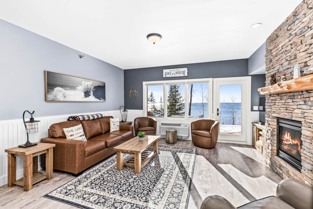 Whispering Pines Lake Views | 2BR King Suite - Apartment in Two Harbors