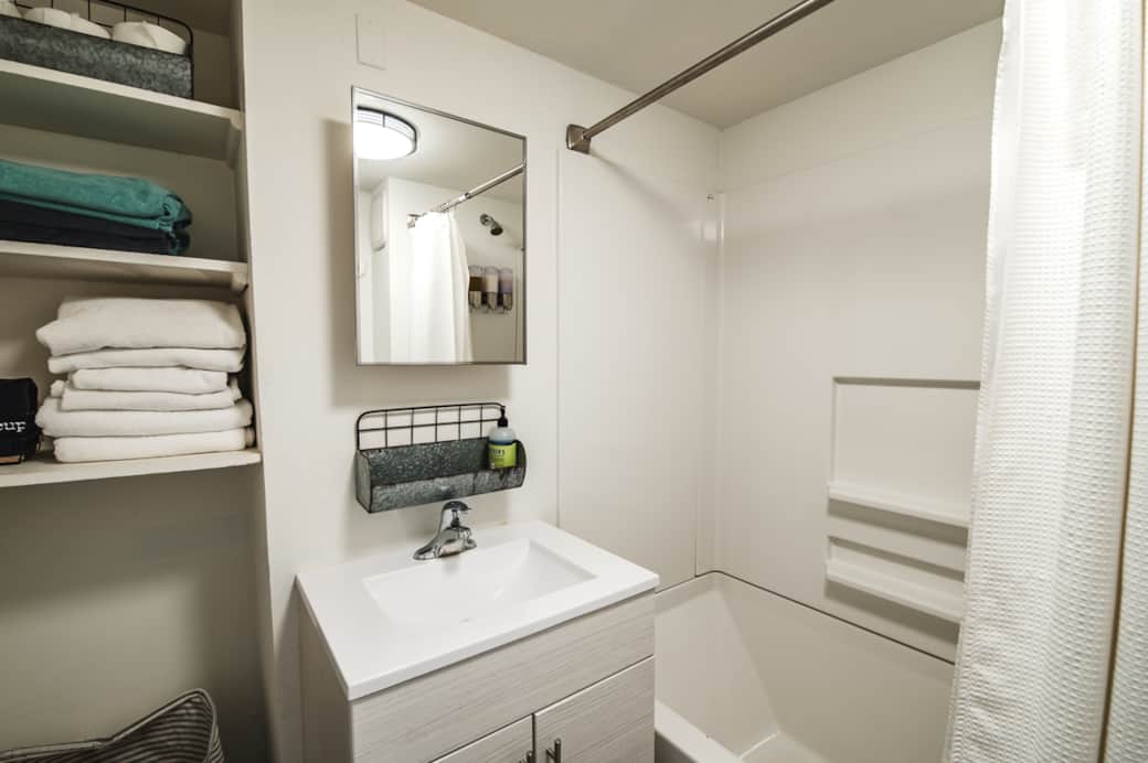 Full Bathroom Full Bathroom