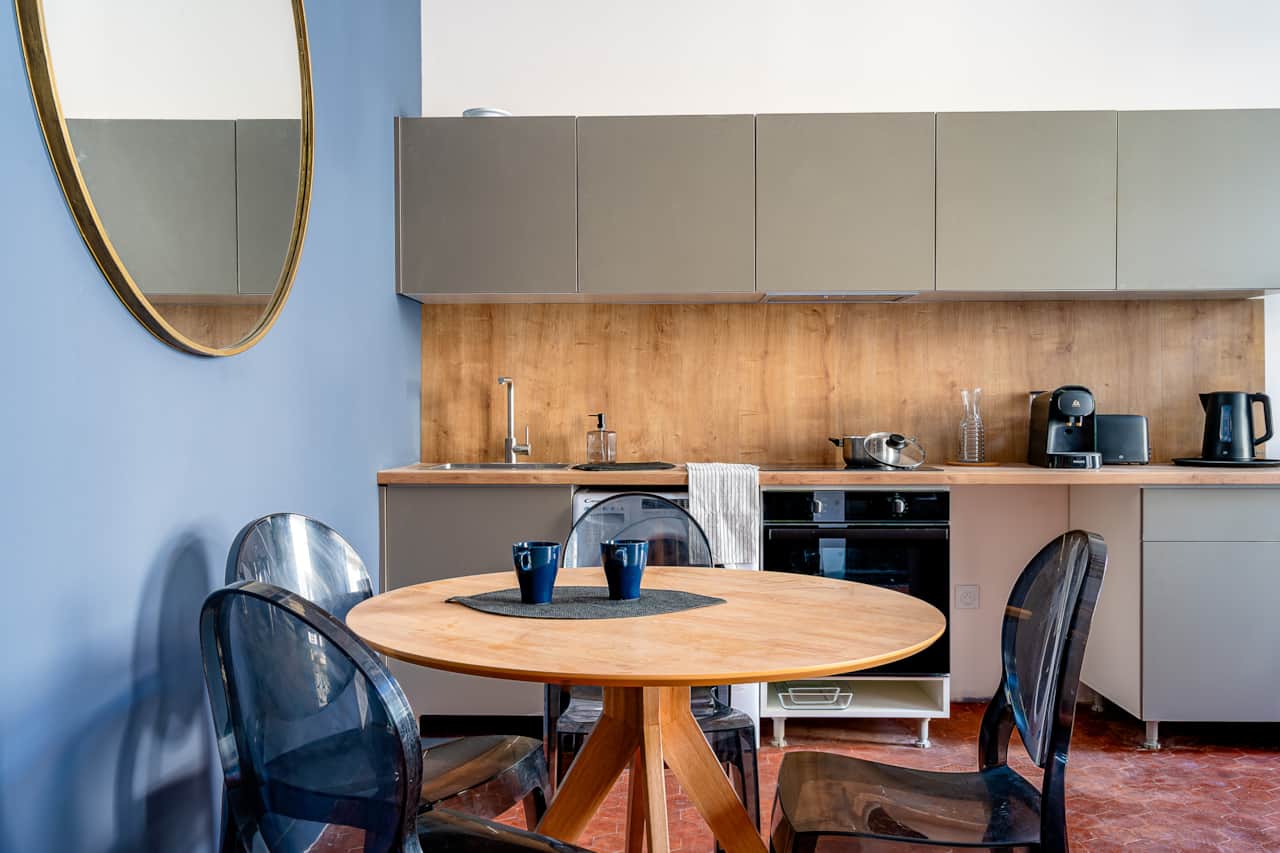 kitchen, dining table, mirror, coffee maker, kettle, washing machine