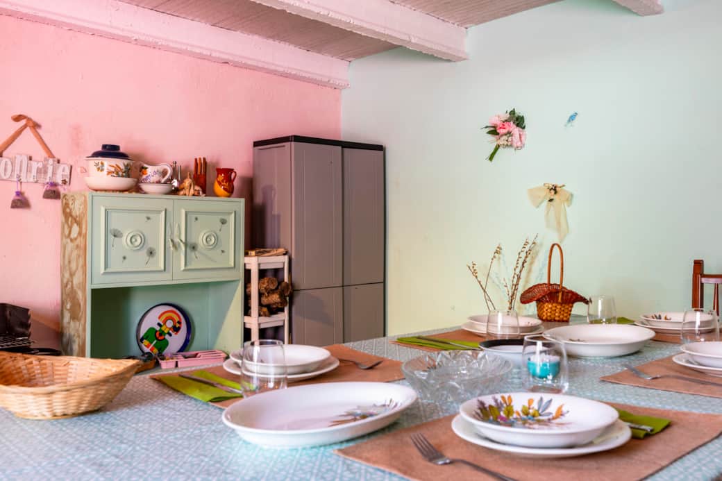 bodega contemporánea en un sitio llamado felicidad