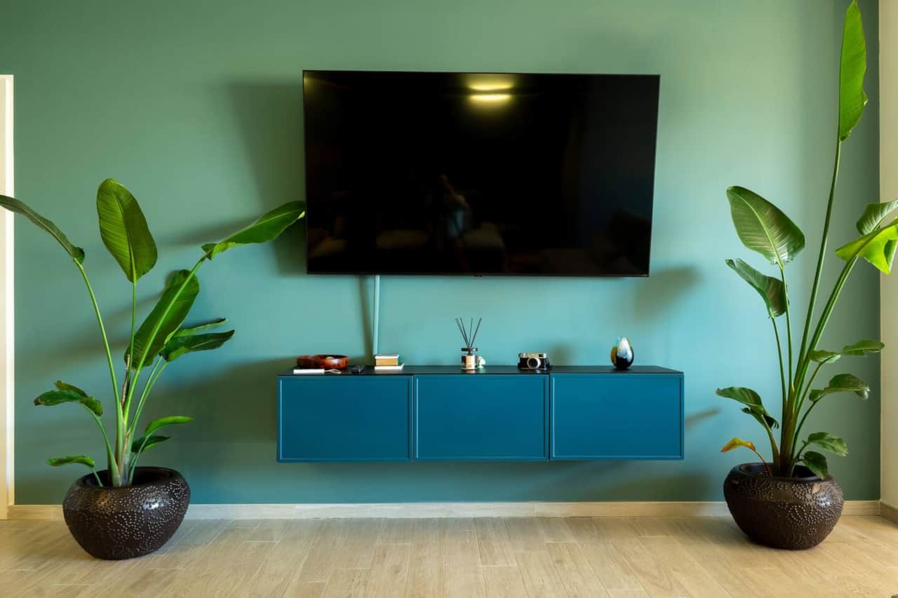 living with 75" smart tv