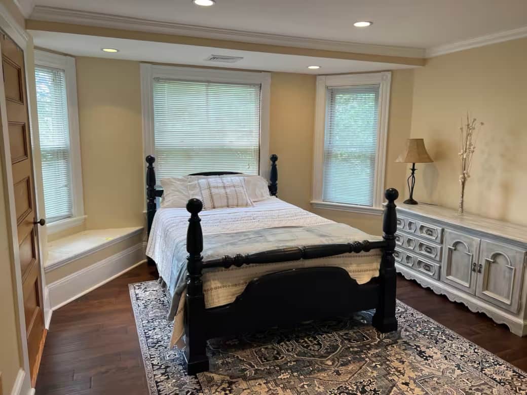2nd Floor Blue Room - Queen w/ Ensuite 1/2 Bathroom