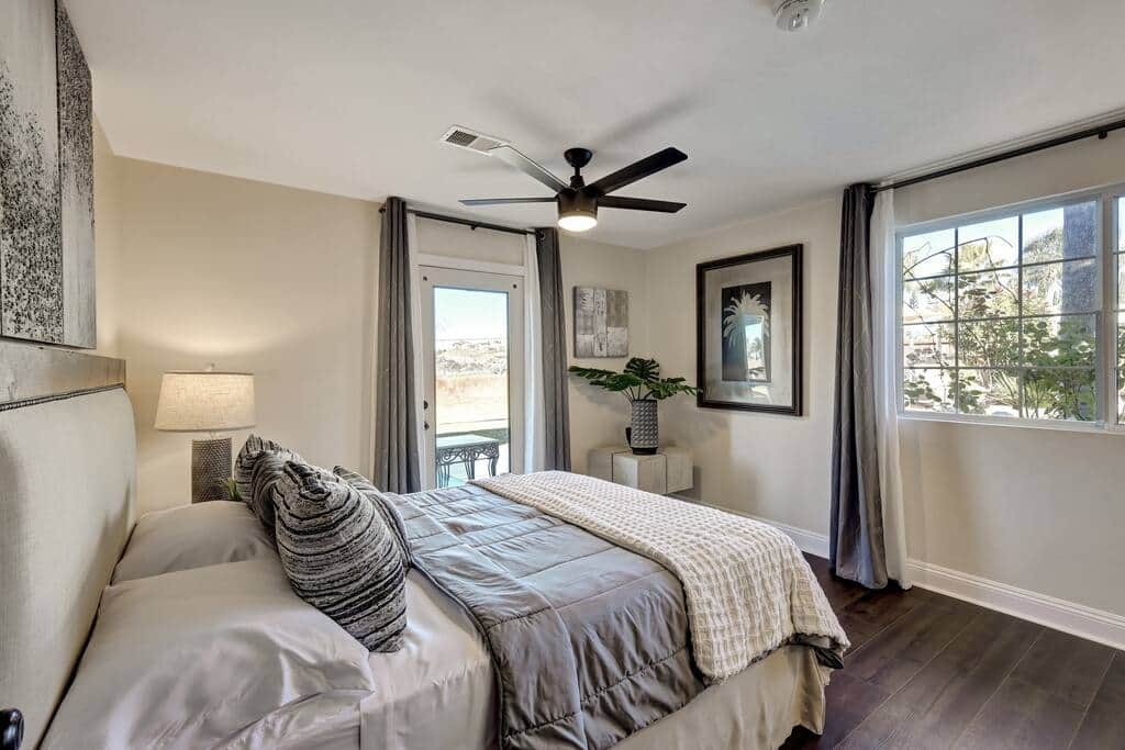 Palms Bedroom with Queen bed and full en-suite bathroom