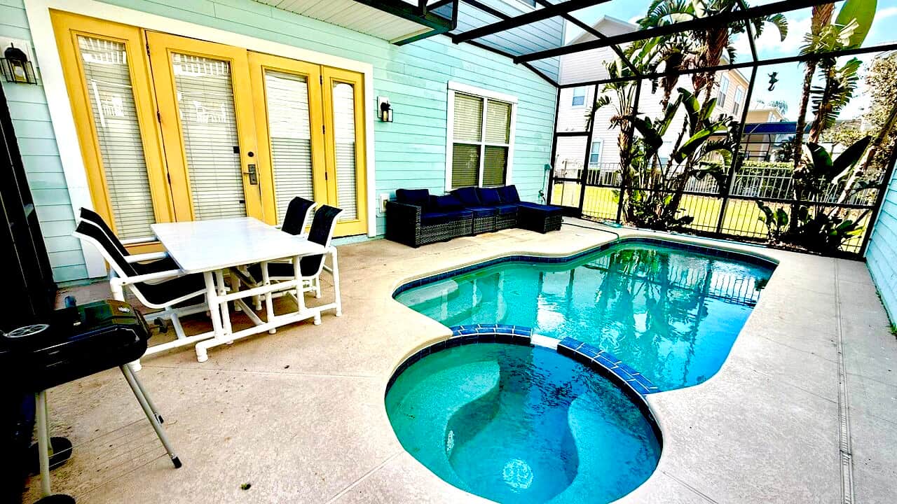 Your own private pool and spa