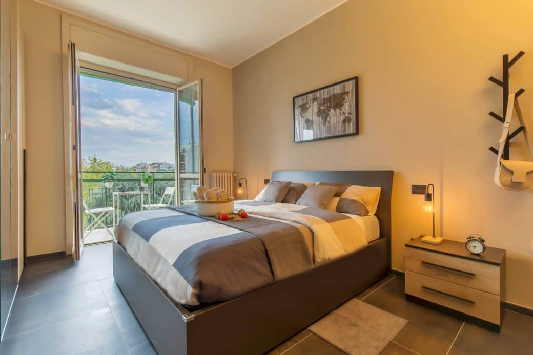 Second double bedroom, elegant, modern equipped with Smart TV, air conditioning and Smart Working station Second double bedroom, elegant, modern equipped with Smart TV, air conditioning and Smart Working station