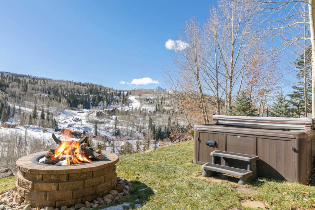 Enjoy the starry night sky or relax during the day at the private outdoor hot tub and firepit