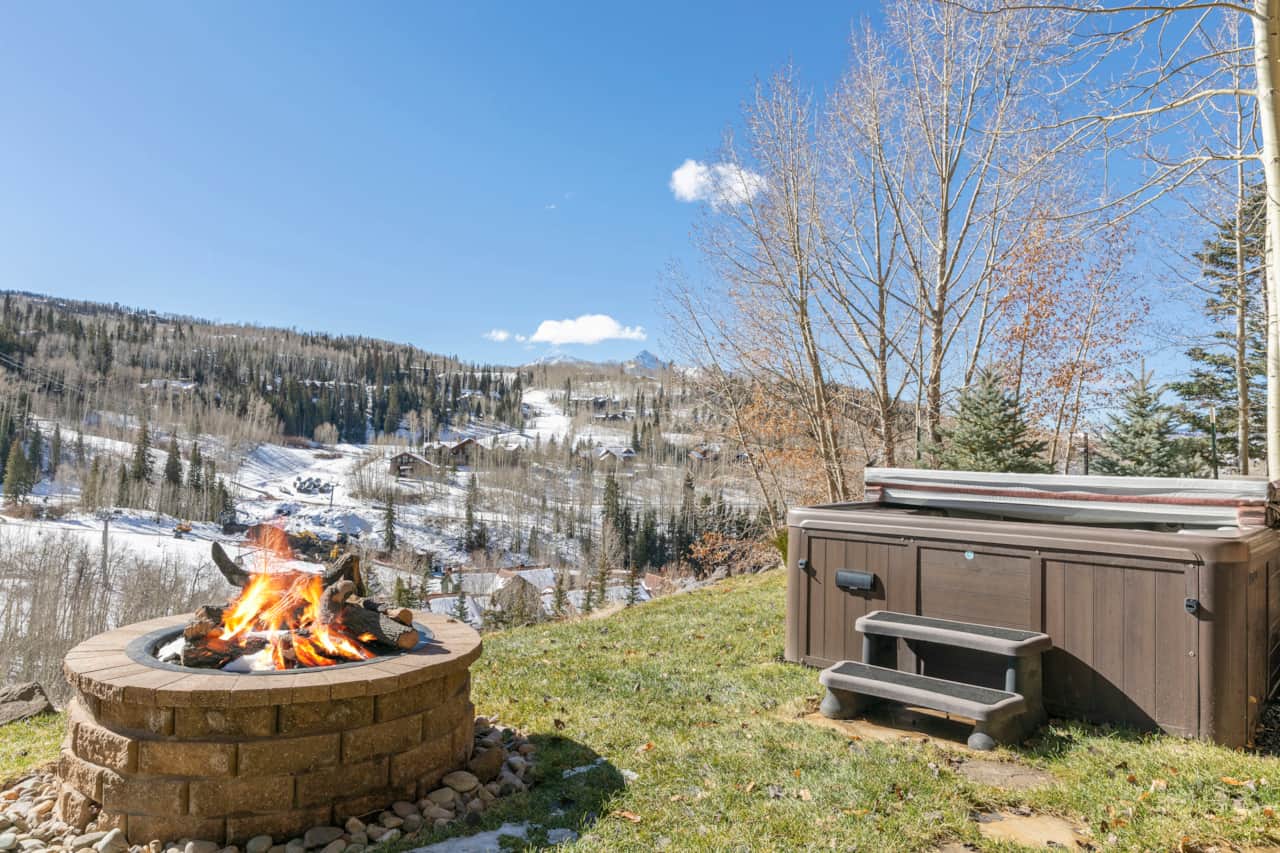 Enjoy the starry night sky or relax during the day at the private outdoor hot tub and firepit
