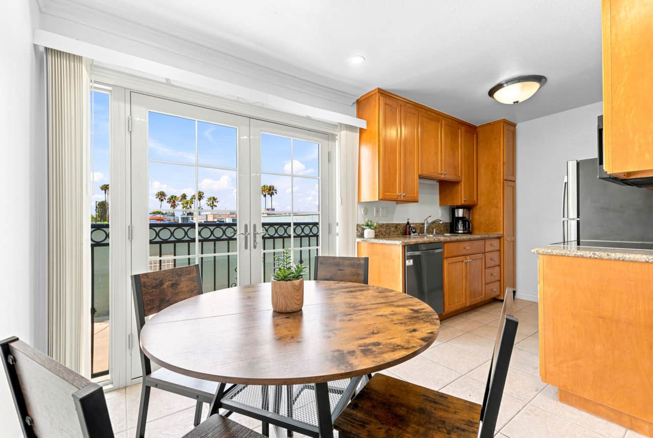 Dinning Room - W/ Natural Light