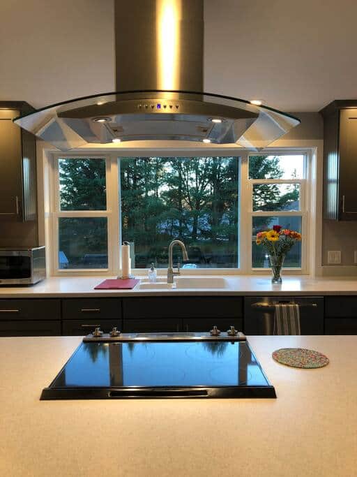 Glass cooktop and hood incorporated into the eat-in bar. Glass cooktop and hood incorporated into the eat-in bar.