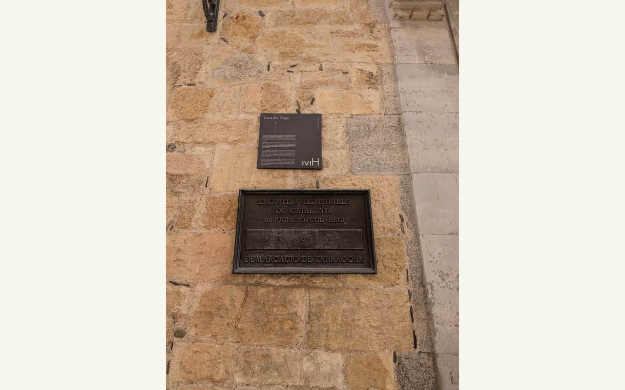 Historic plaque on the Casa del Degà in Carrer de les Escrivanies Velles, Tarragona