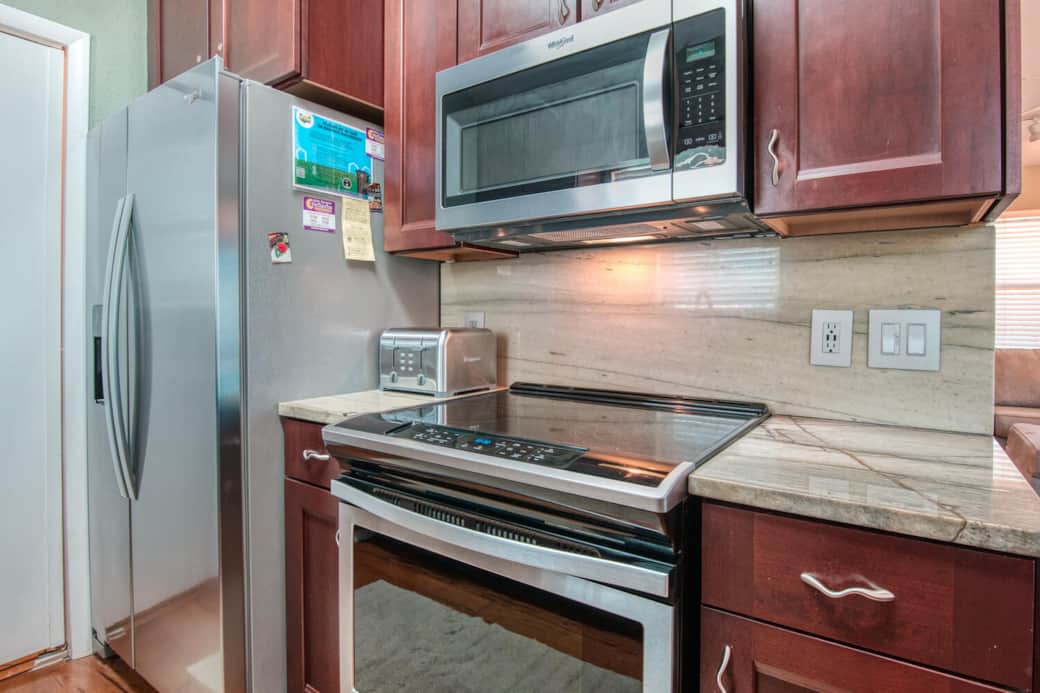 Spacious fully-equipped-granite-top kitchen
