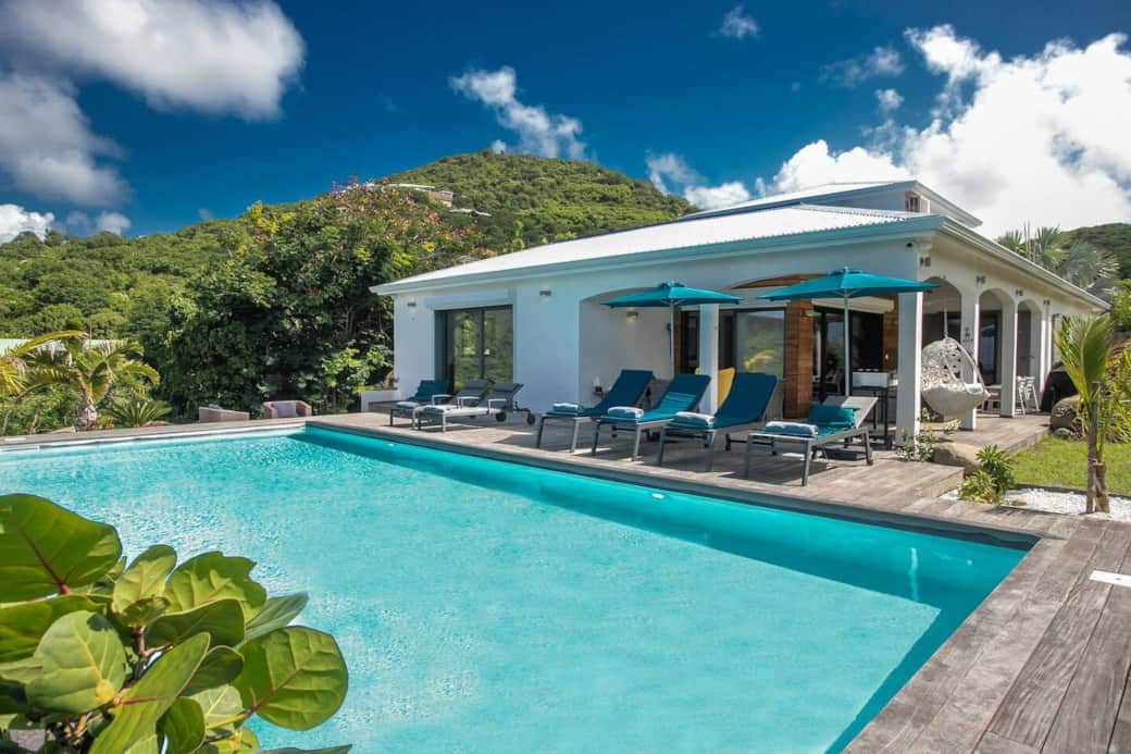 Swimming pool and facade of Villa Saba