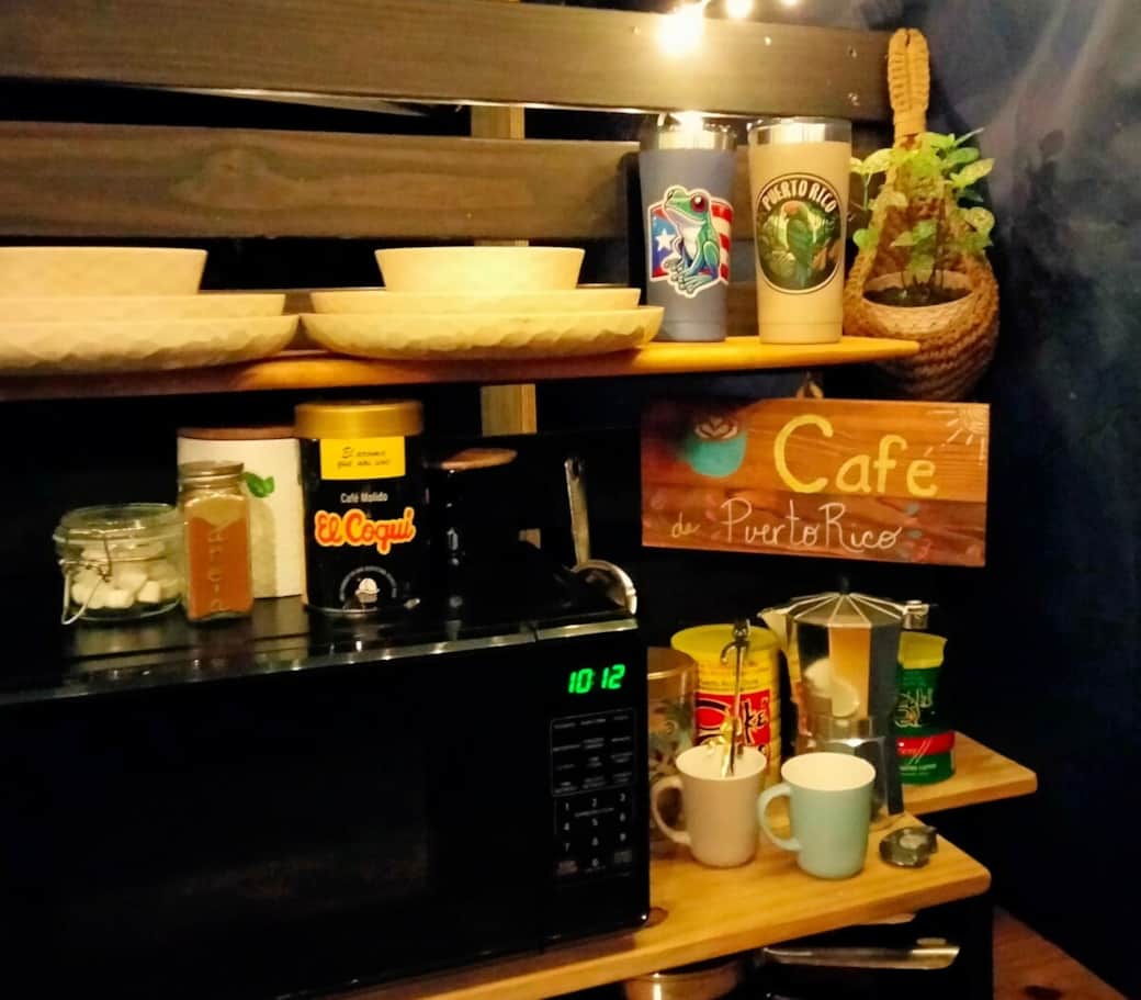☕ ¿Quieres Cafe de Puerto Rico? 
Our outdoor kitchen has a few of my favorite coffees from the island and features a stovetop coffee pot for the authentic PR experience.
There's decaf, tea and hot cocoa with marshmallows too.
Espresso & to-go cups...