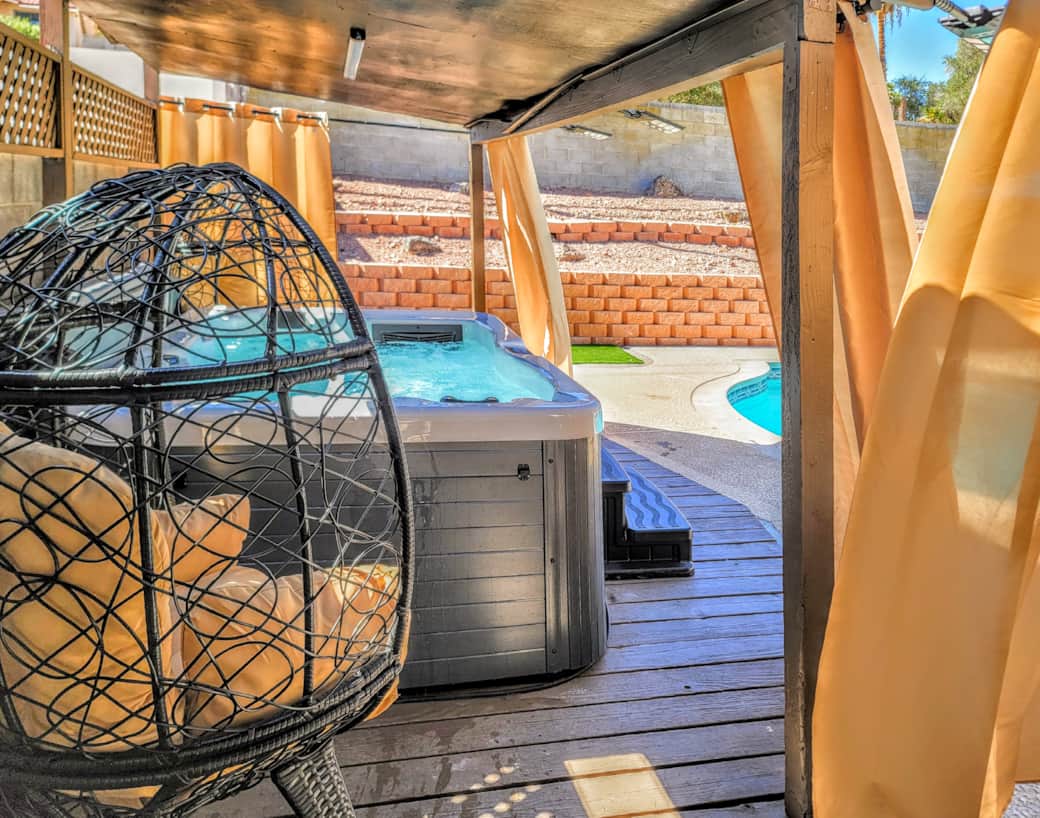 Exterior Hottub Lounge