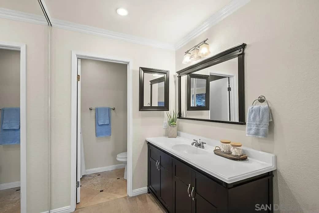 Ensuite Full Bathroom