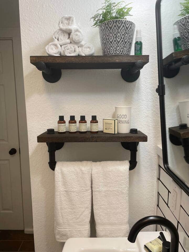 Shampoo, conditioner and soap is provided with each stay. Shampoo, conditioner and soap is provided with each stay.