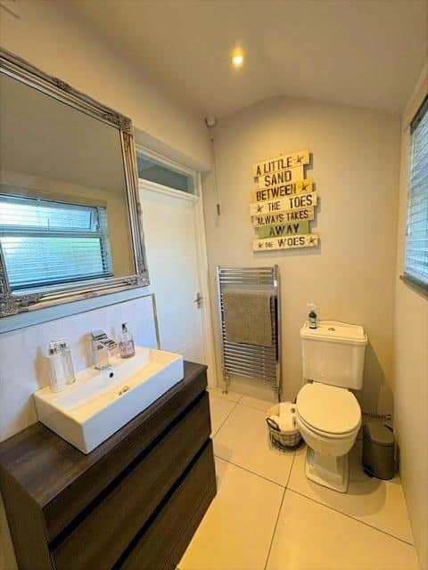Bathroom 3.jpg