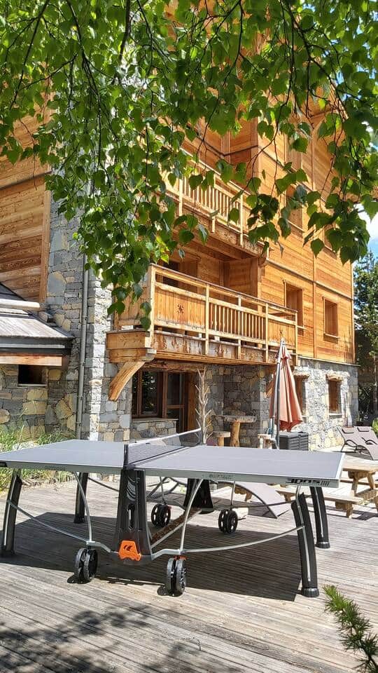 Table de ping pong sur la terrasse pour les amateurs de la petite balle ! Table de ping pong sur la terrasse pour les amateurs de la petite balle !