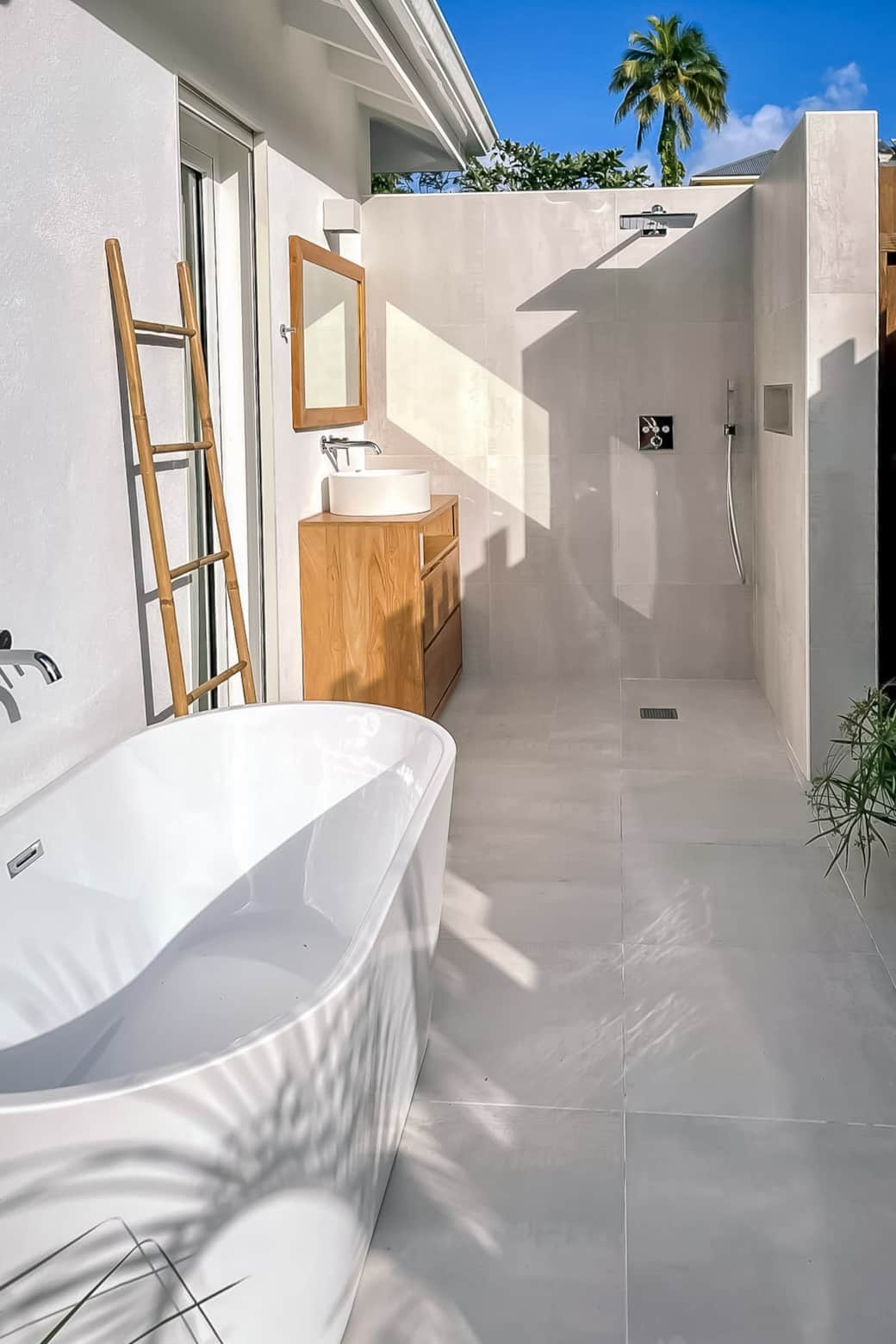 The White Palm - Tropical Bungalow-004