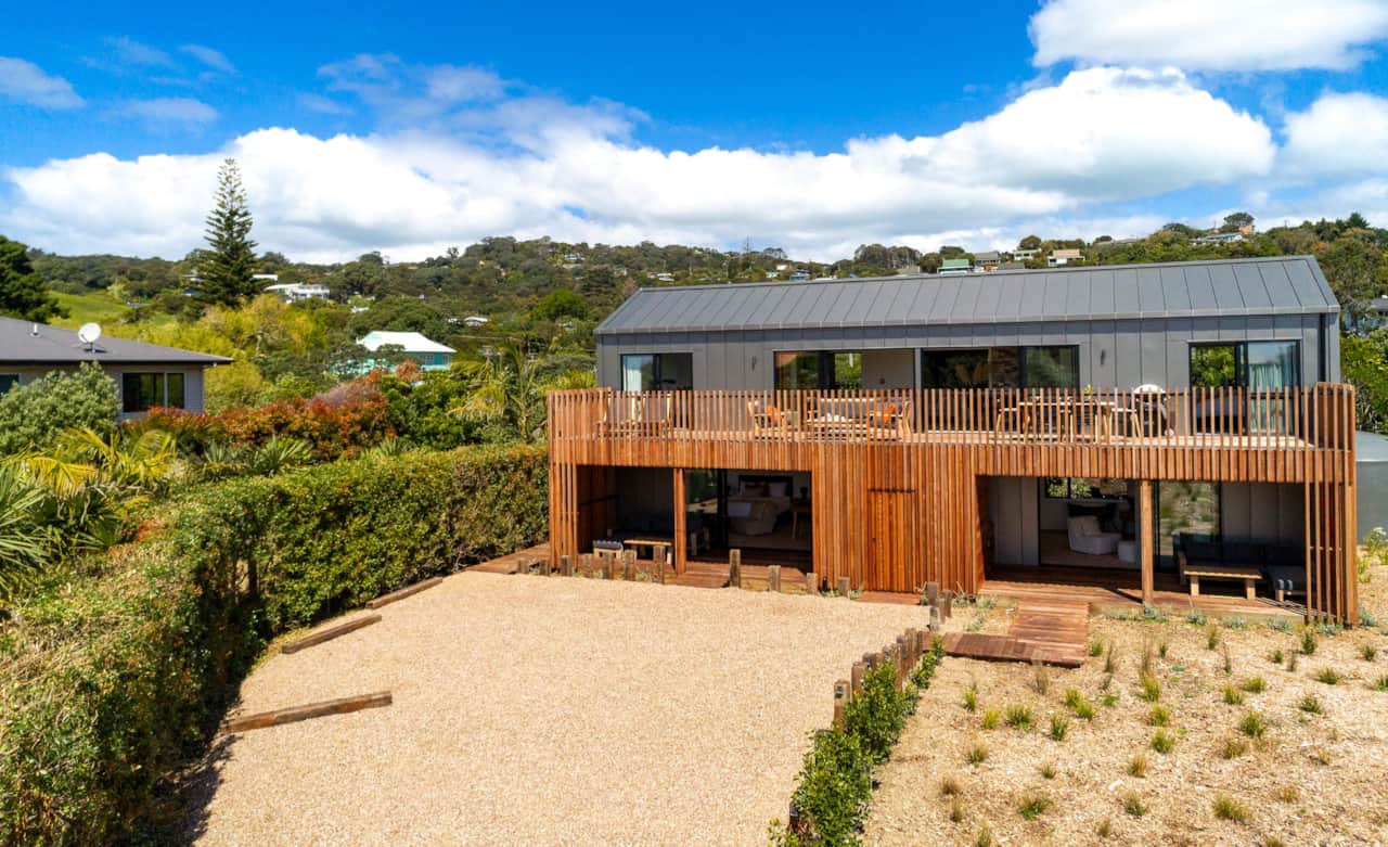 Onetangi Beach Stays
