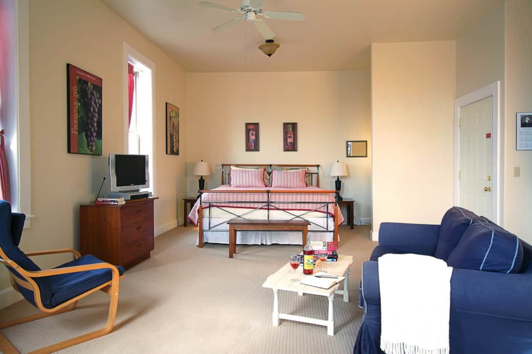 La Crescent Suite-3
